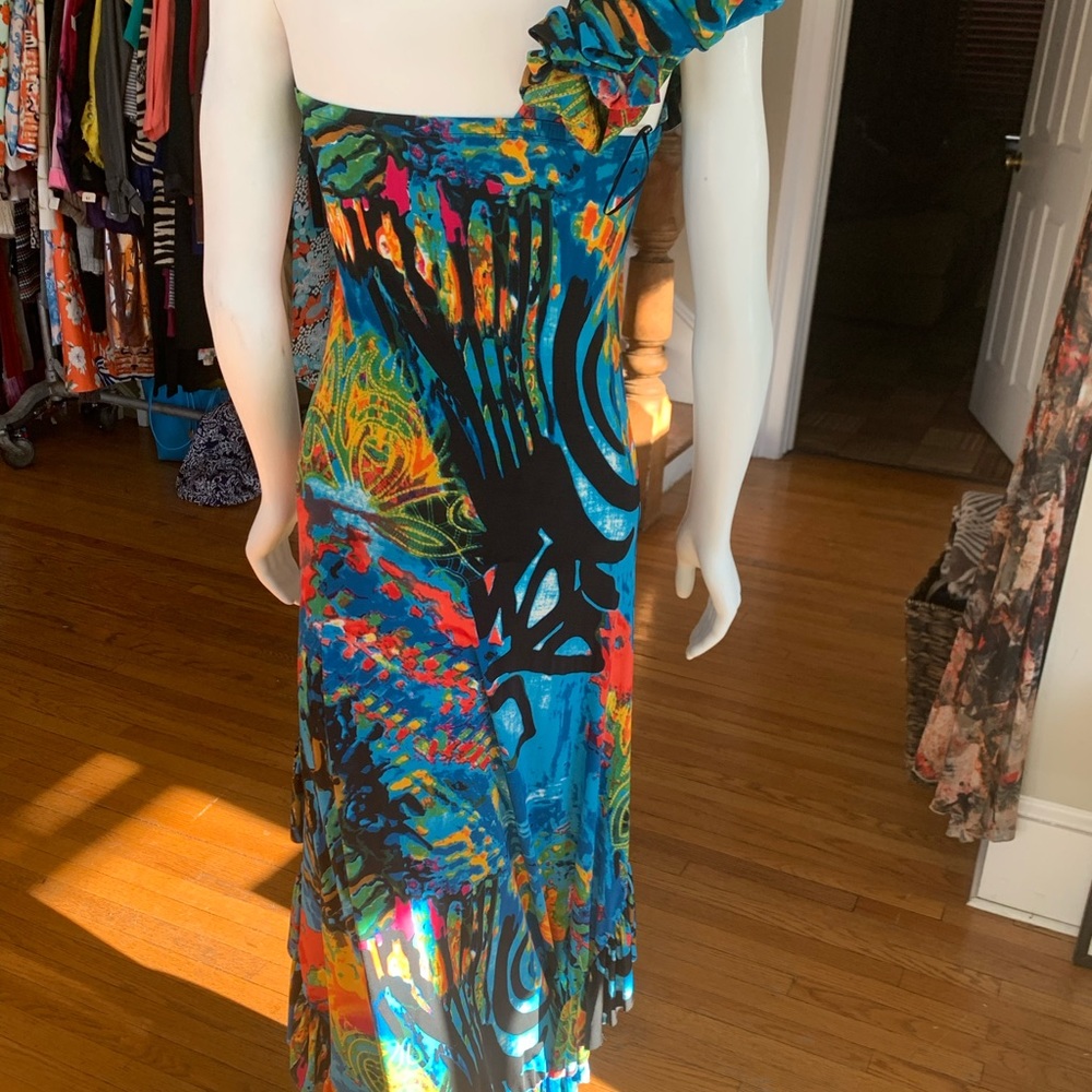 Miss Morena fabulous designer dress. Great for vacation.. amazing!! Size S